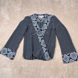 Knox Rose Blue Long Bell Sleeves Tie Cross Front elastic bottom Blouse women‎ XS